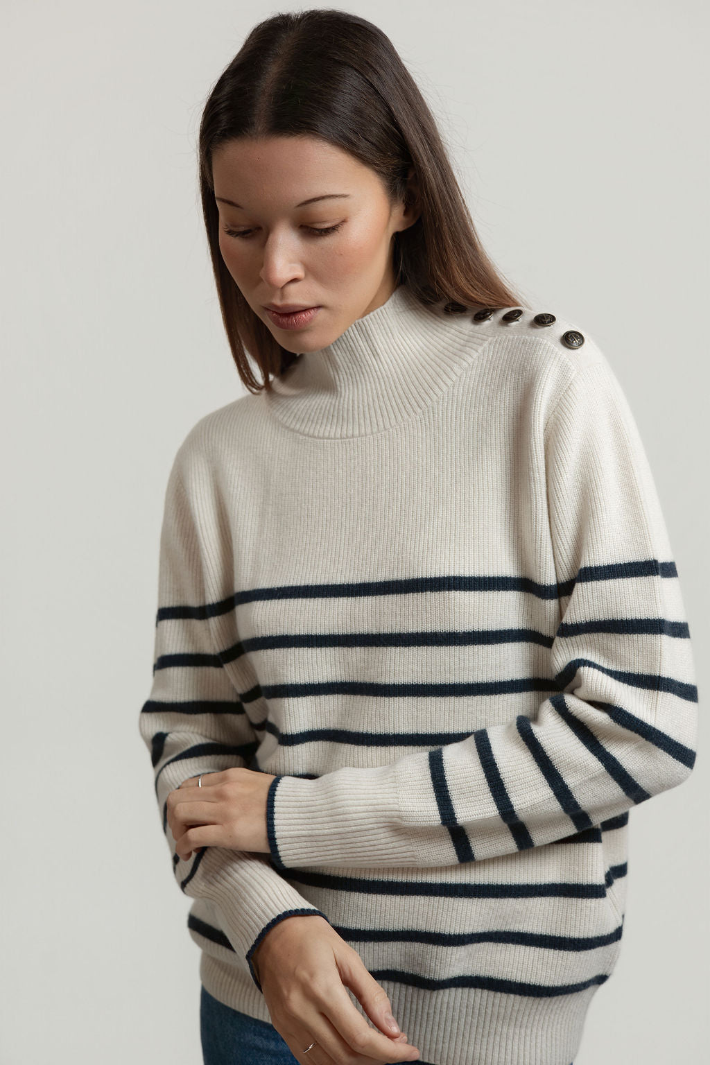 Harbor Hug - Marine Off White - Maison Lointaine  - 100% Sustainable Cashmere