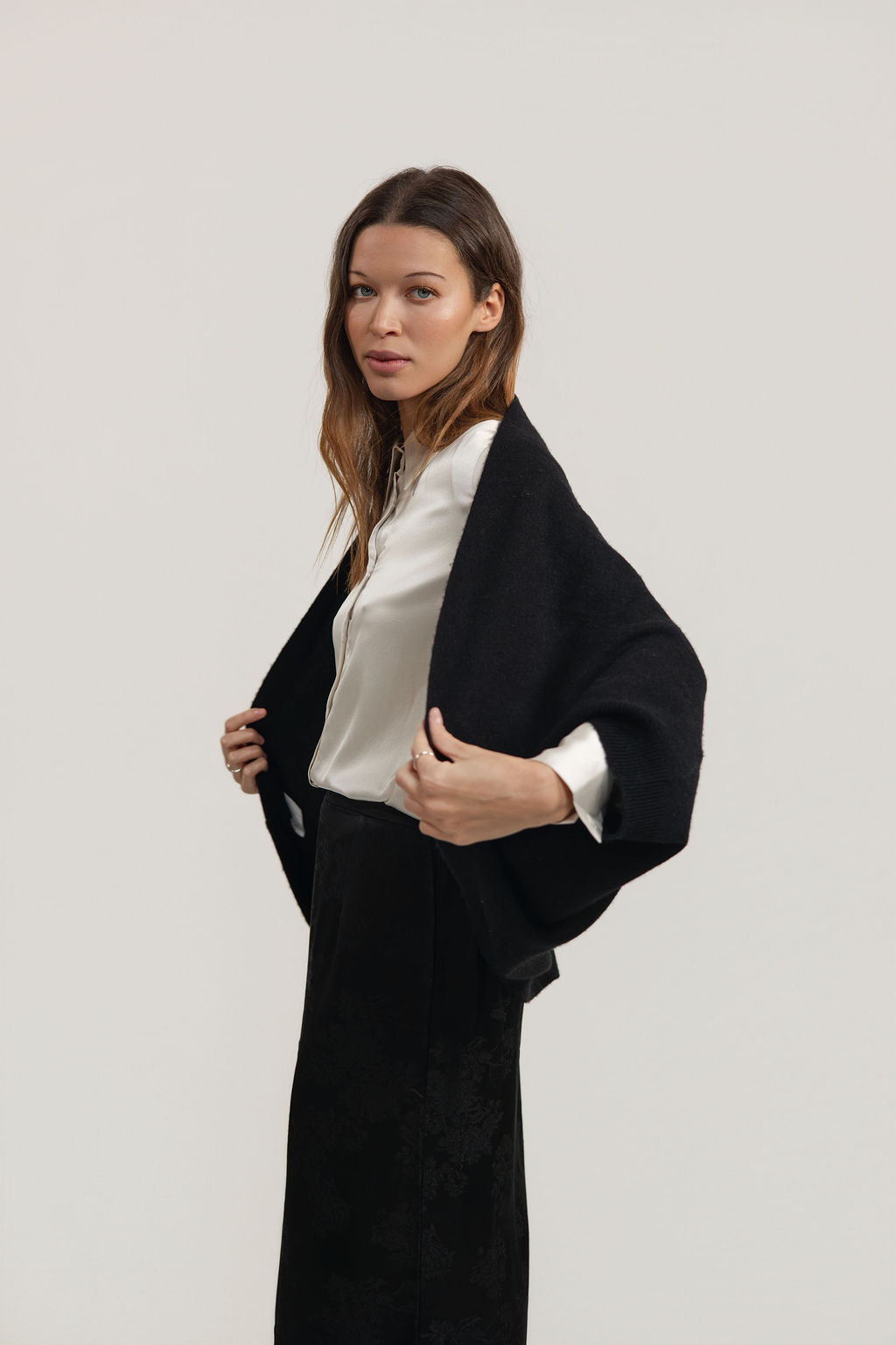 Elle Shawl - Black - Maison Lointaine  - 100% Sustainable Cashmere