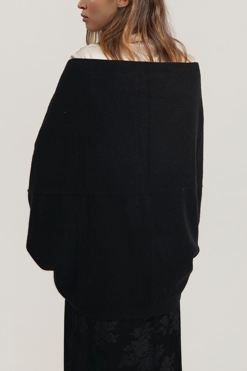 Elle Shawl - Black - Maison Lointaine  - 100% Sustainable Cashmere