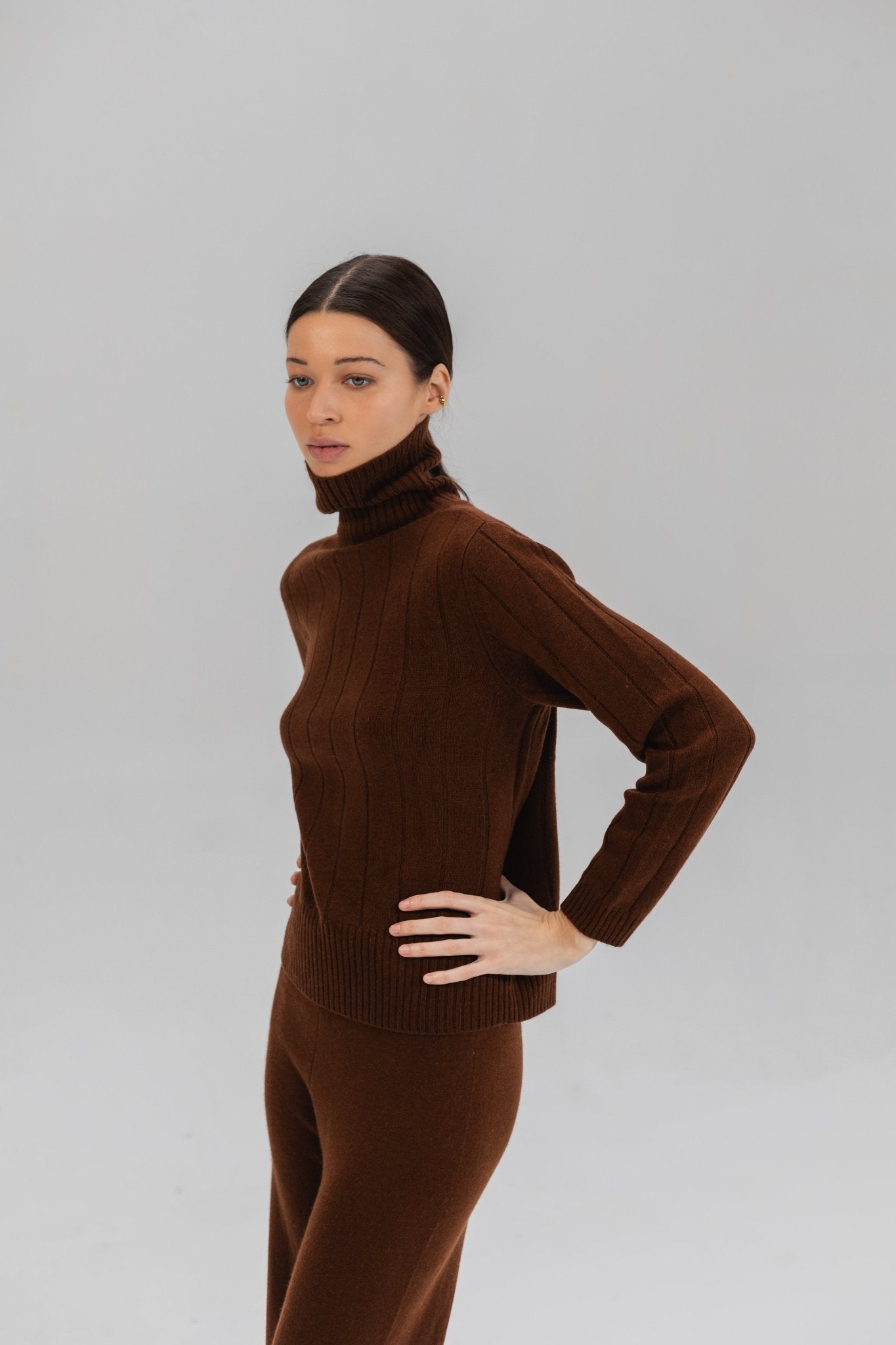 Nothing but me - turtleneck - Maison Lointaine 