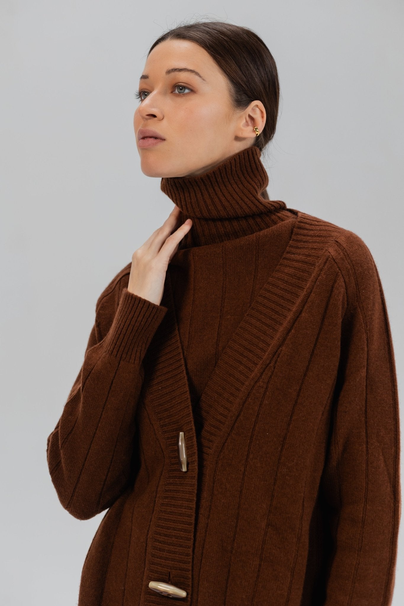 Nothing but me - turtleneck - Maison Lointaine 