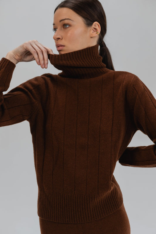 Nothing but me - turtleneck - Maison Lointaine 