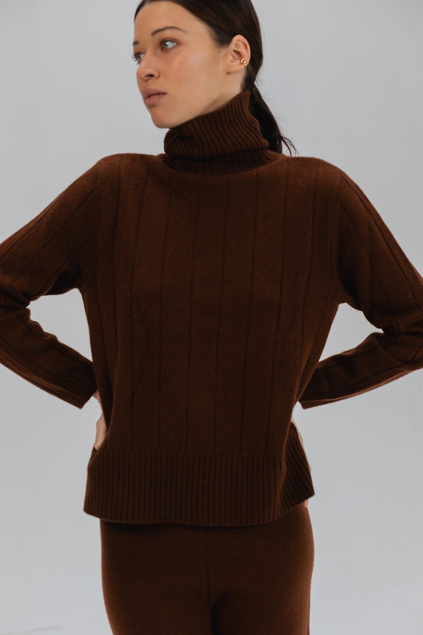 Nothing but me - turtleneck - Maison Lointaine 