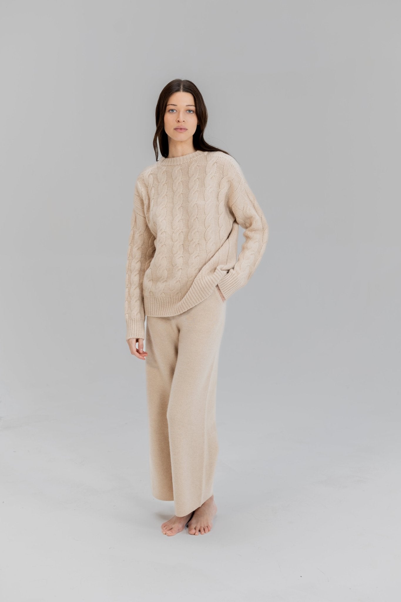 Sofa warrior - cable sweater - Maison Lointaine 